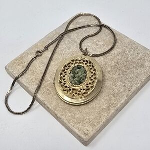 Vintage nephrite jade chip locket necklace gold tone chain 60s